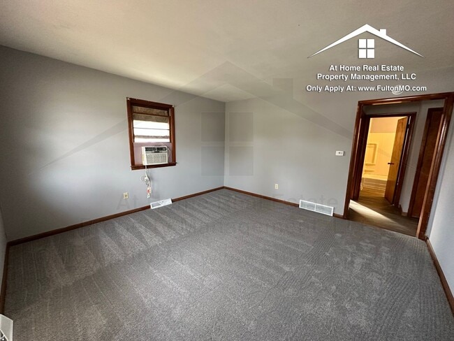 Building Photo - 911 Castlewood Ave