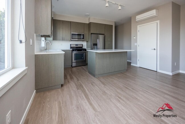 Building Photo - 110 N Blandena St