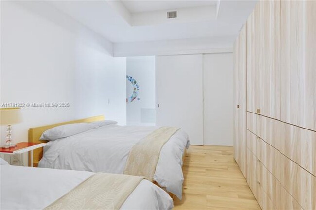 Building Photo - 17111 Biscayne Blvd