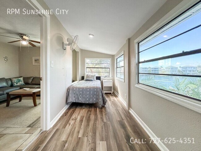 Building Photo - 13535 Boca Ciega Ave