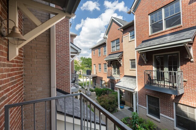 Building Photo - 3186 Parthenon Ave