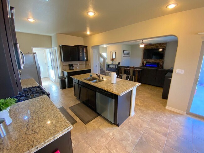 Building Photo - East El Paso 3 bed Refrig A/C w/ Gorgeous ...