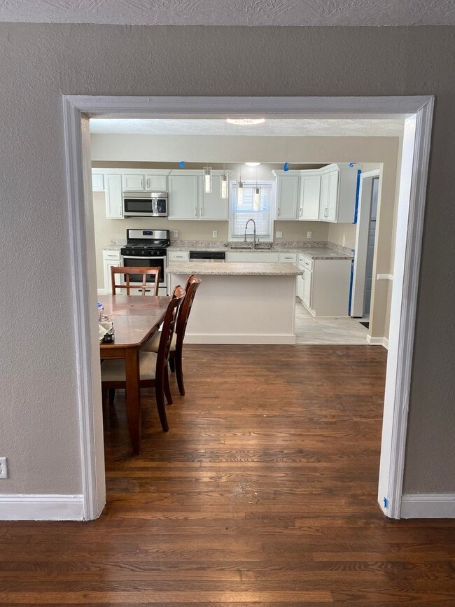 Building Photo - Like New Close to MSU 2 br 2 ba with basement