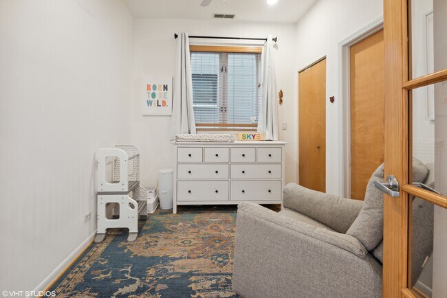 Building Photo - 1111 N Paulina St
