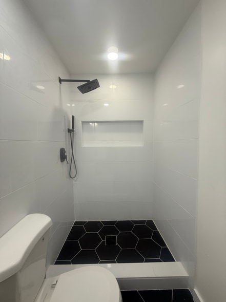 Building Photo - 1601 E 13th St