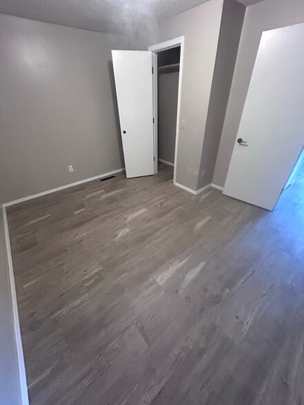 Building Photo - 3358 S Warren Ave