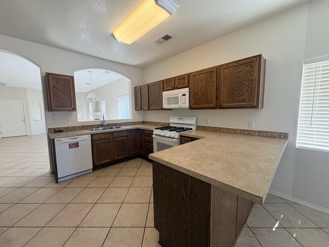 Building Photo - 7180 Husky Dr NE