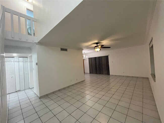 Building Photo - 10925 SW 113th Pl
