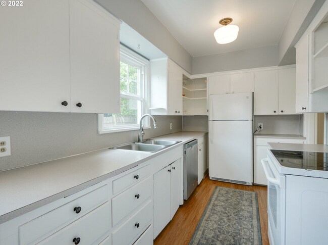 Building Photo - Charming 3 bed + office, 1.5 bath rental home in University Park Portland!