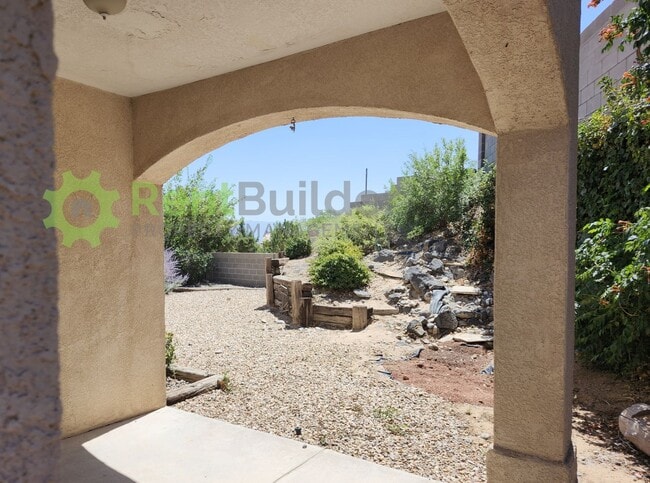 Building Photo - !!!WOW!!! PRICE REDUCTION JUST IN TIME FOR...