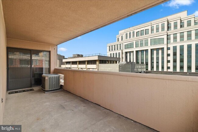 Building Photo - 1301 N Courthouse Rd