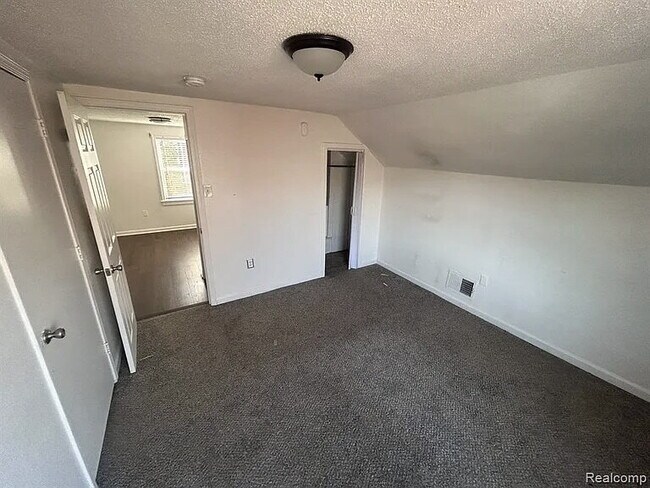 Building Photo - ELEGANT APT HOME