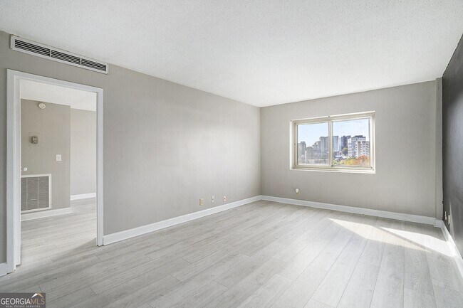 Building Photo - 2285 Peachtree Rd NE