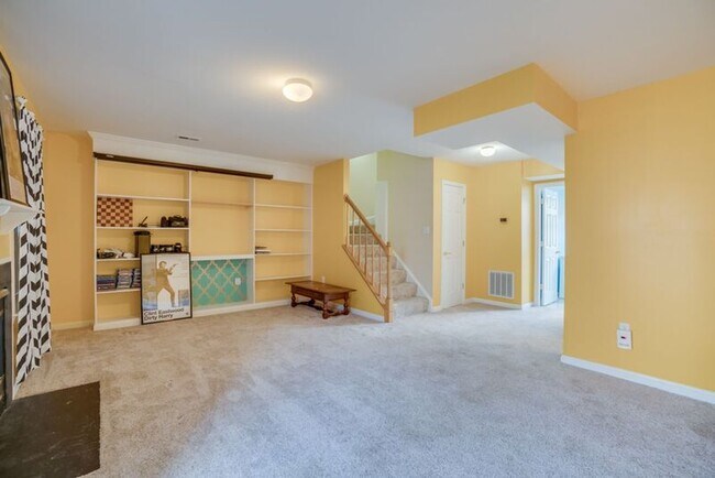 Building Photo - 206 Dundee Pl