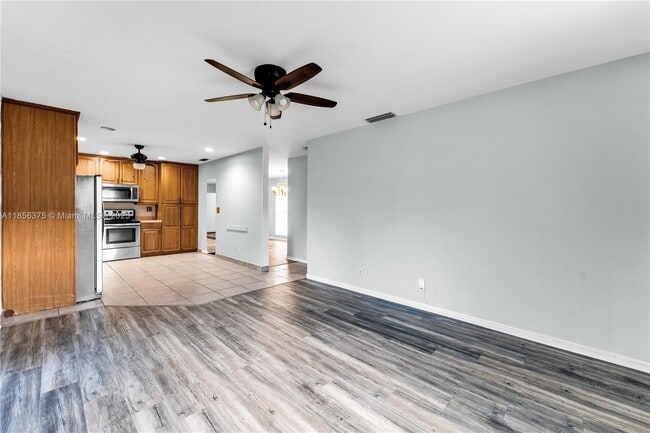 Building Photo - 7621 SW 146th Ave