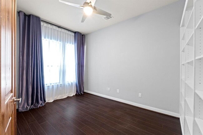 Building Photo - 4536 Berkman Dr