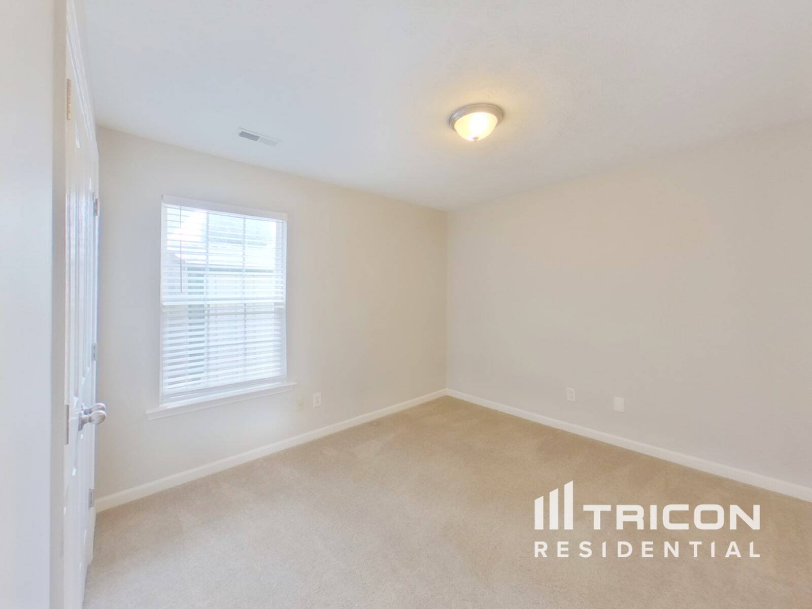 Building Photo - 2108 Montgomery Ln