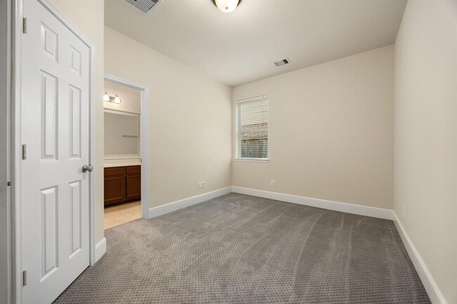 Building Photo - 5822 Crawford Hill Ln