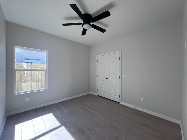 Building Photo - 2900 S Links Dr