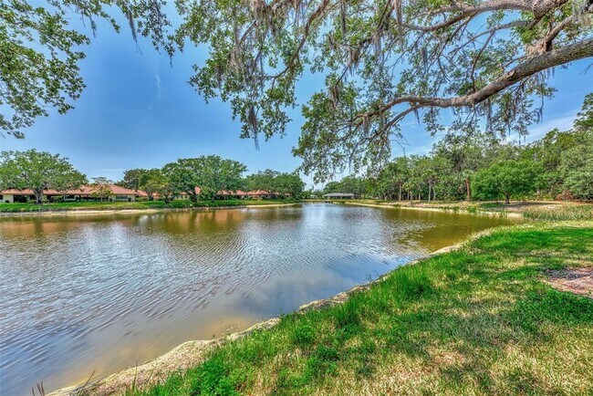 Building Photo - 5651 Golf Pointe Dr