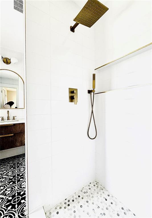 Building Photo - 38 Delmont Dr NE