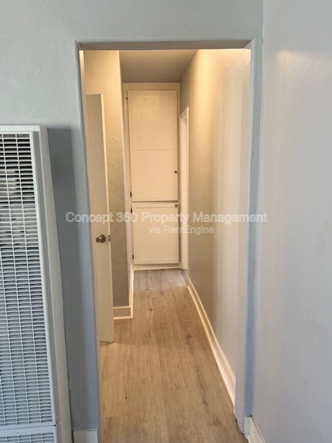 Building Photo - 1834 Cedar Ave