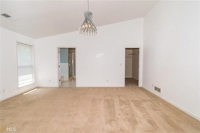 Building Photo - 330 Broken Lance Pl