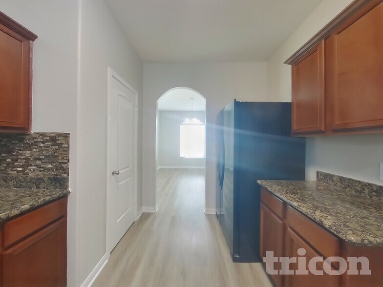 Building Photo - 6923 Musclewood Rd