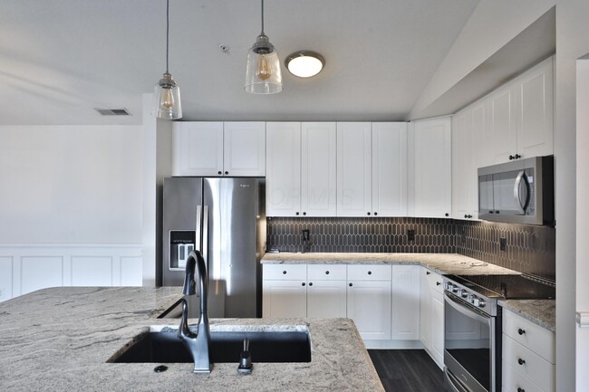 Building Photo - 763 Hidden Springs Dr