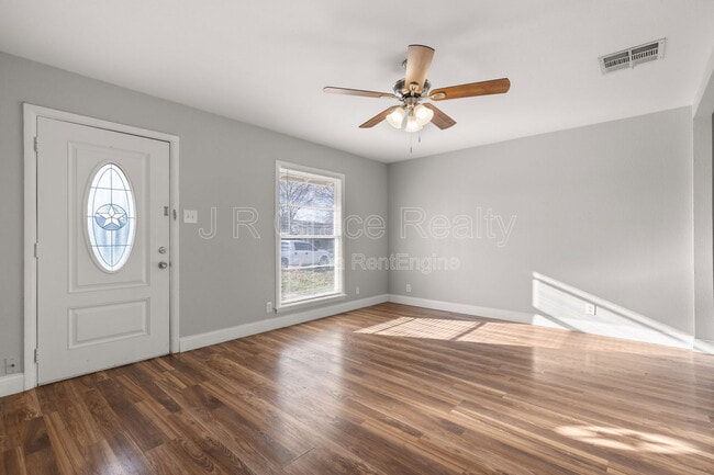 Building Photo - 103 N Tyler St