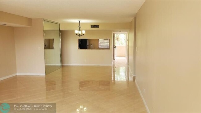 Building Photo - 2767 Carambola Cir N