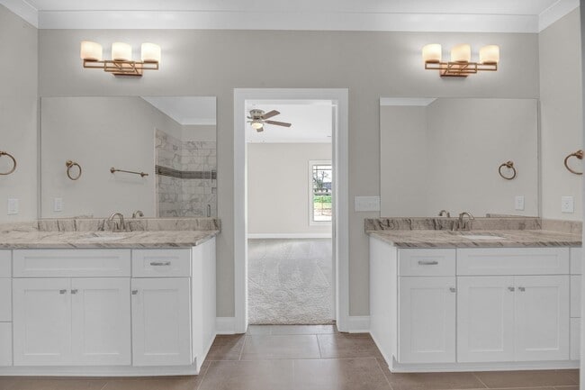 Building Photo - Large Beautiful Townhome in Summerfield NC