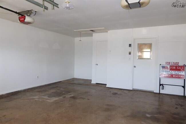 Building Photo - 2314 Randolph Dr