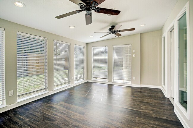 Building Photo - 6506 Larissa Cir