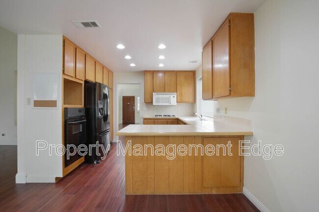 Building Photo - 30538 Colina Verde St