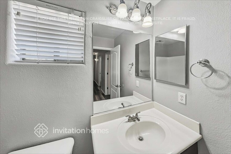 Building Photo - 2173 S 160th Ln