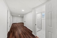 Building Photo - 632 Meadowlawn St