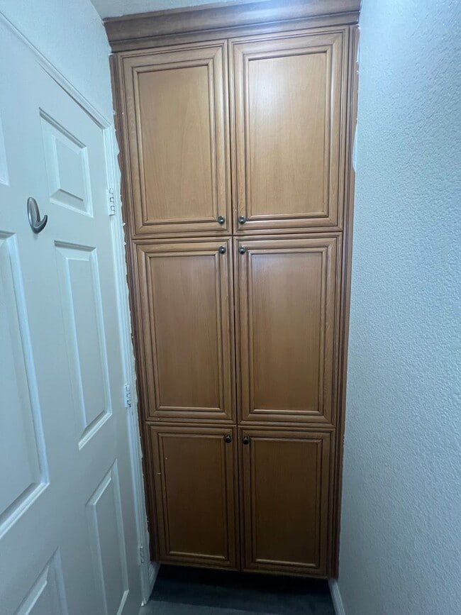 Building Photo - Spacious 4-Bedroom Home in Desirable Apple Valley Neighborhood