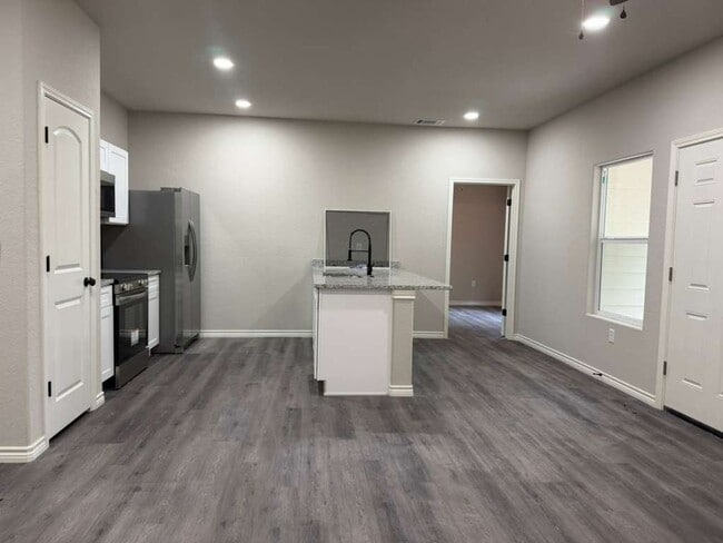 Building Photo - Spacious 2-Story 3BR Apartment Near Shopping, Parks & Major Highways in San Antonio