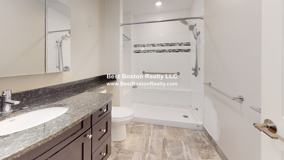 Building Photo - 286 Main St