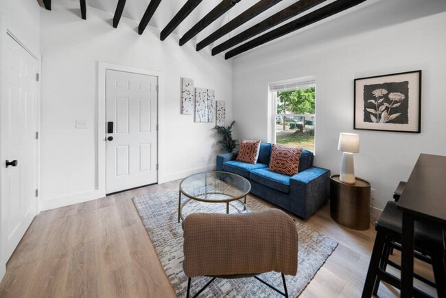 Building Photo - 704 Wayne St