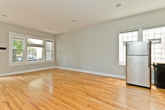 Building Photo - 2109 W Warner Ave