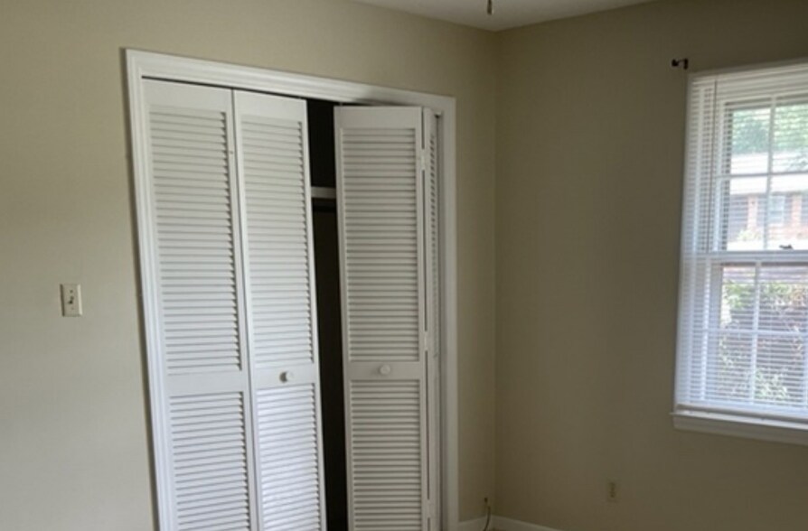 Building Photo - 103 Colebrook Ct