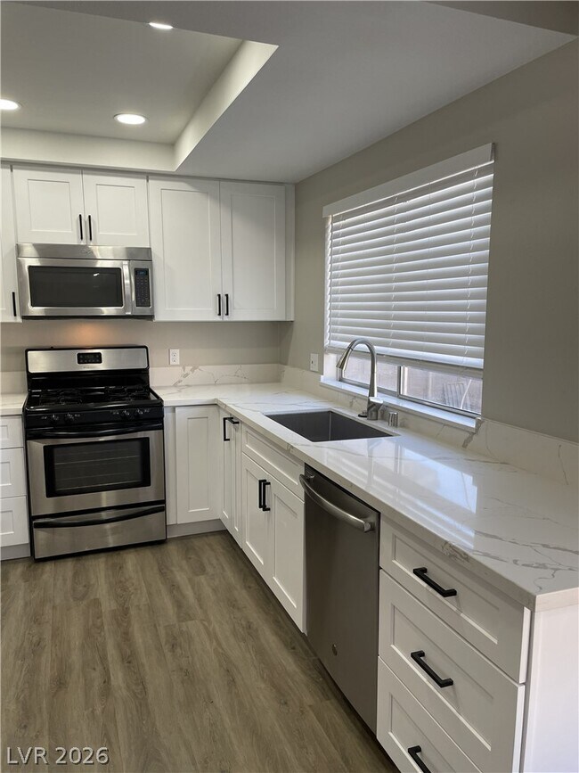Building Photo - 2840 Belleza Ln