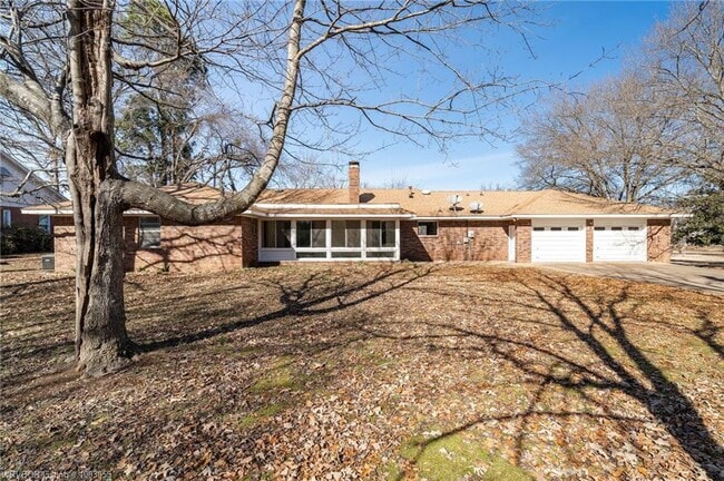 Building Photo - 6014 Park Ave