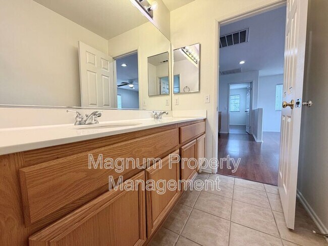 Building Photo - 23664 Groveland Pl