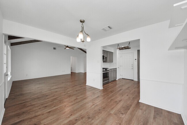 Building Photo - 10327 Sageburrow Dr