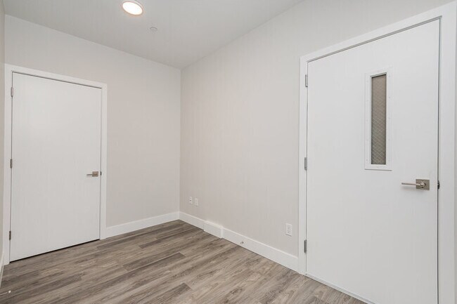 Building Photo - 1709 Harbor Ave SW