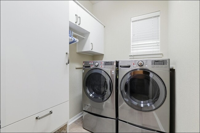 Building Photo - 14775 Holly Leaf Dr