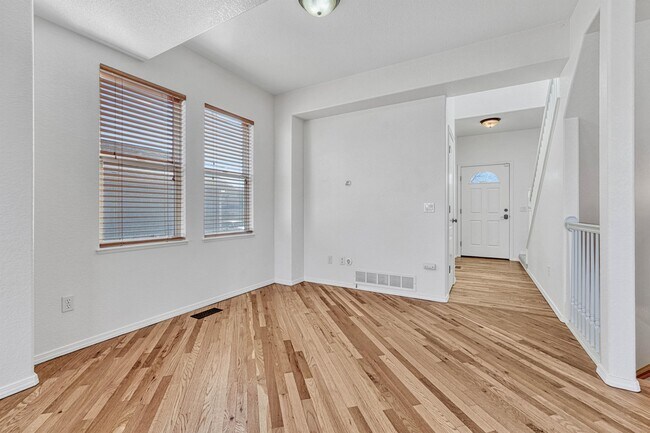 Building Photo - 7368 Prythania Park Dr